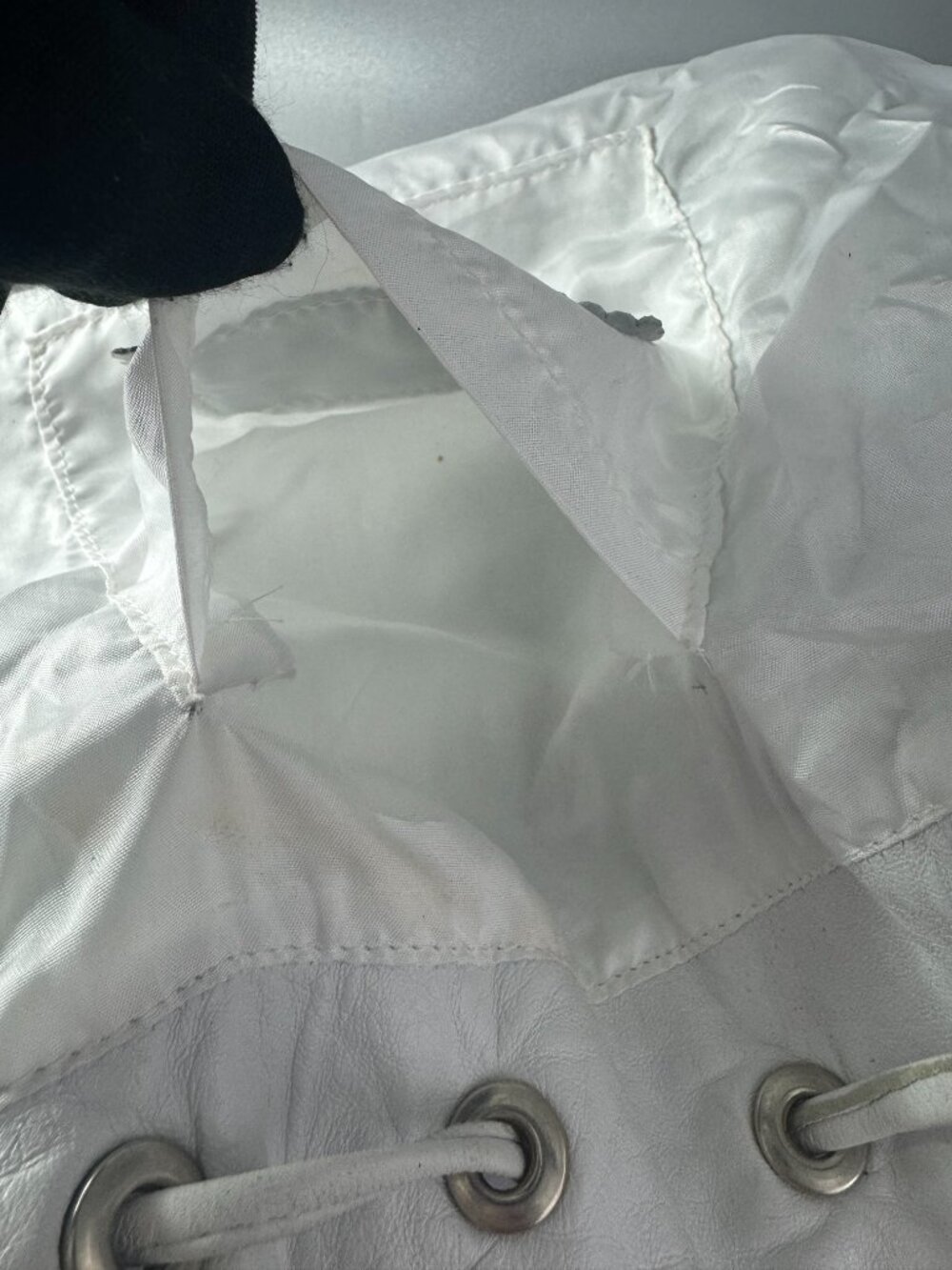 Neto White Leather Drawstring Shoulder Purse - Picture 12 of 14